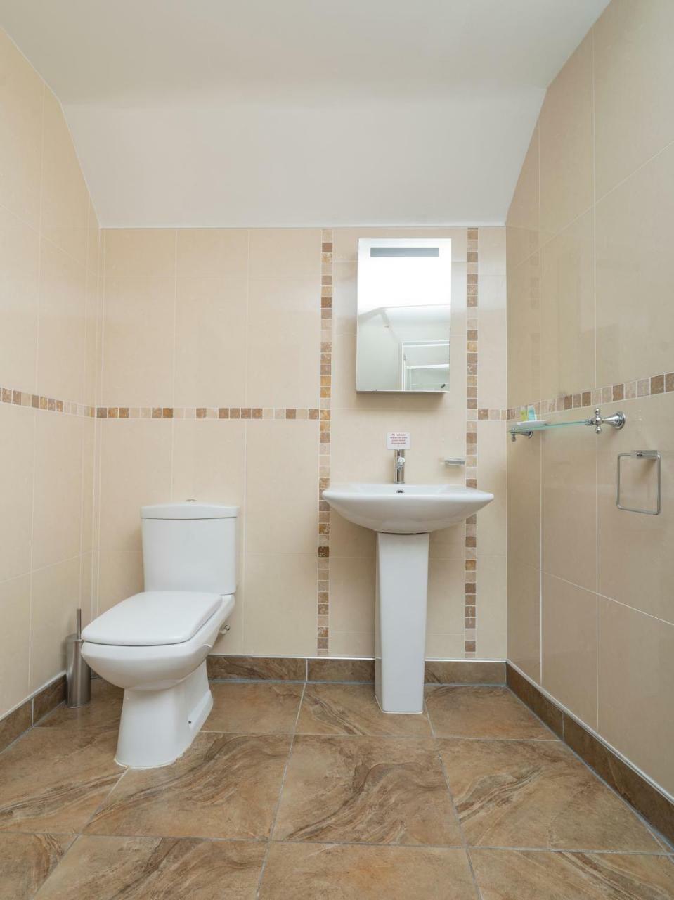 Atz&H Inn Билстон Экстерьер фото